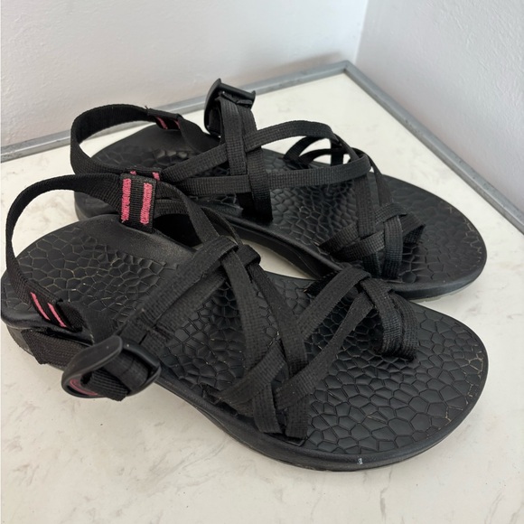 Chaco Women’s ZX/2 classic Preppy Black and Pink Strappy Women's Sandals Size 7 - Picture 2 of 8
